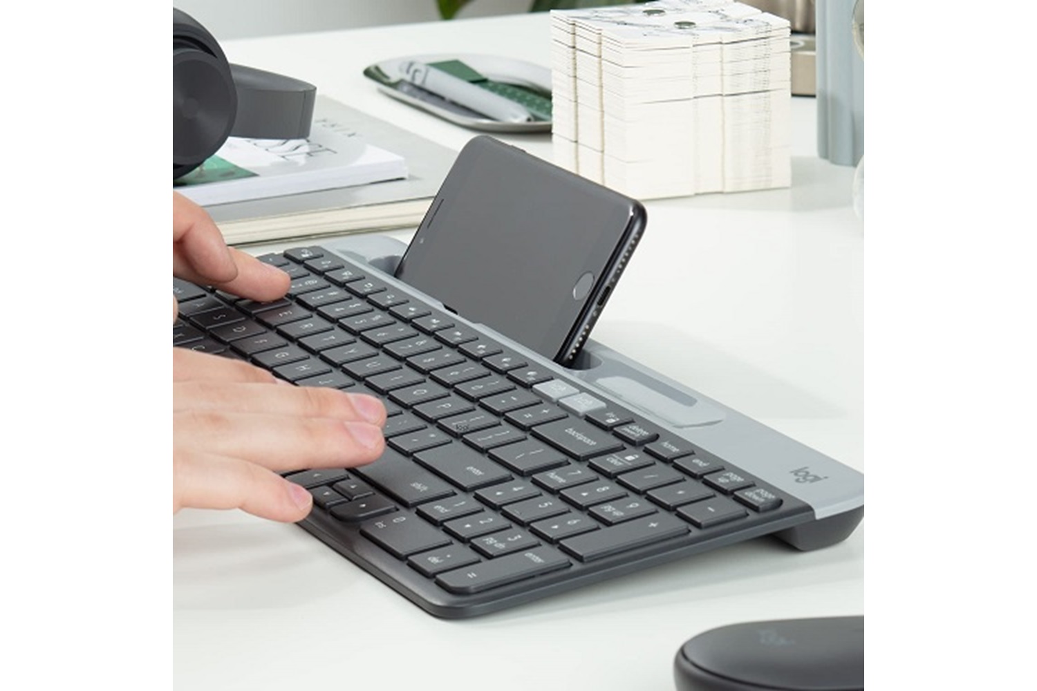 Logitech K580 Ultra ince Çoklu Cihaz Özellikli Türkçe Bluetooth Klavye - Siyah