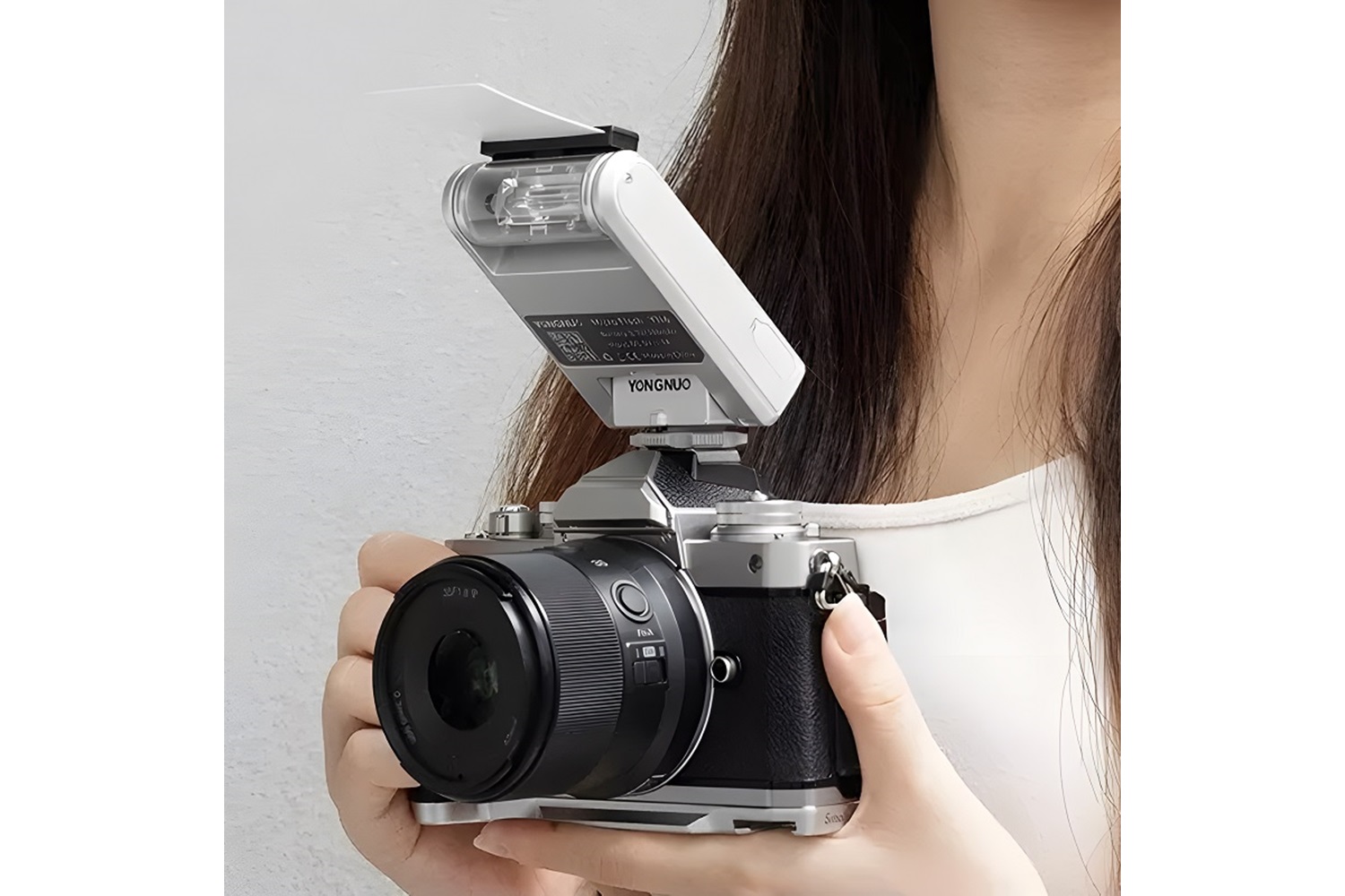 Yongnuo YN6 Micro Bataryalı Universal Tepe Flaşı (Gümüş)